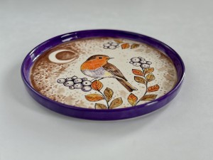 Ręcznie malowany talerz z rantem – Rudzik